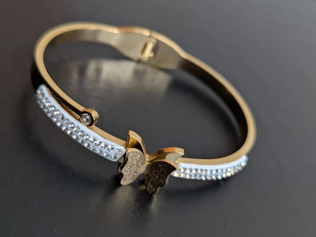 Timeless shine on your wrist - only 250 BDT 📍 Stainless steel 📍 Rust-resistant 📍 Long-lasting shine 📍 Stylish & durable