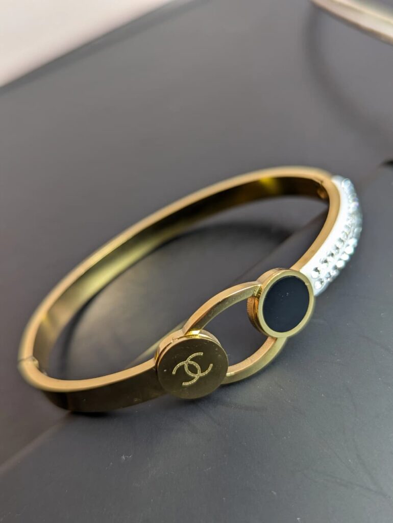 New Trandy Stainless Steel Brachlate For Women