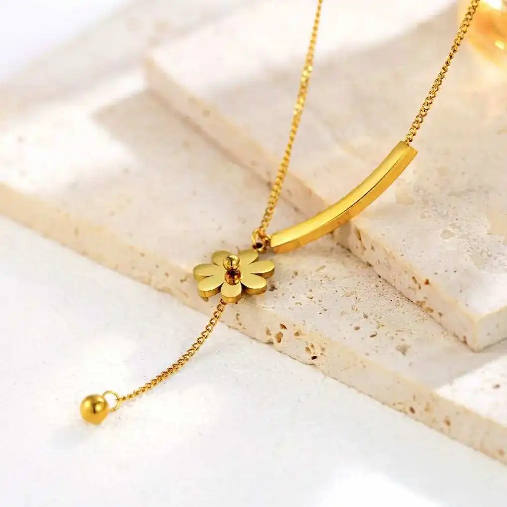 Golden Flower Pendant Necklace, Size: Free
